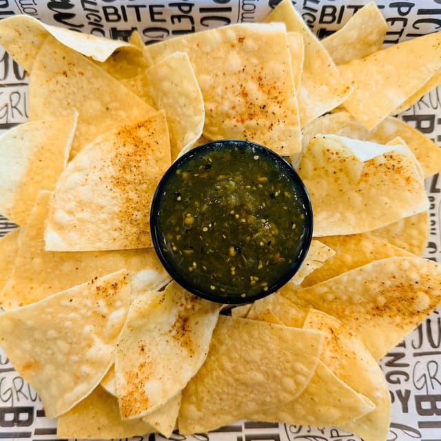 Salsa Verde & Chips (Personal).