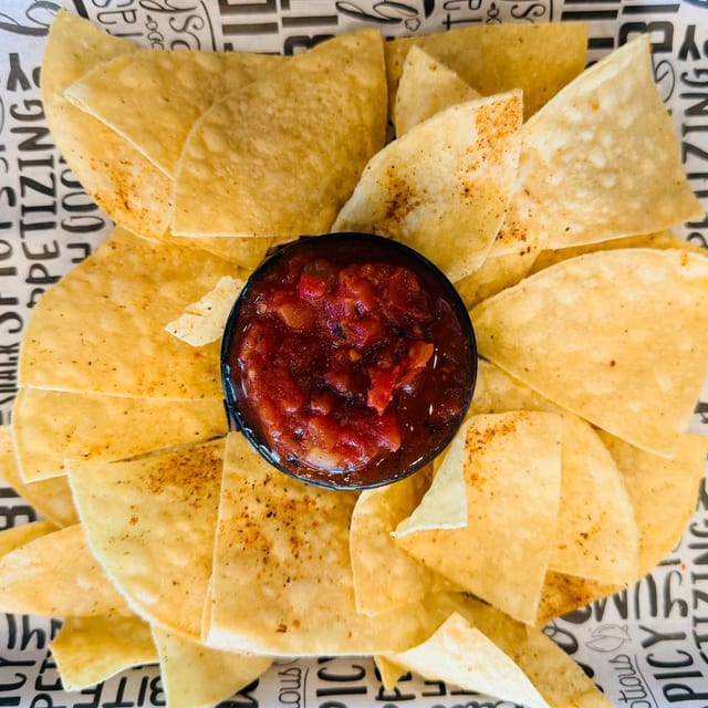 Salsa Rojo & Chips (Personal).