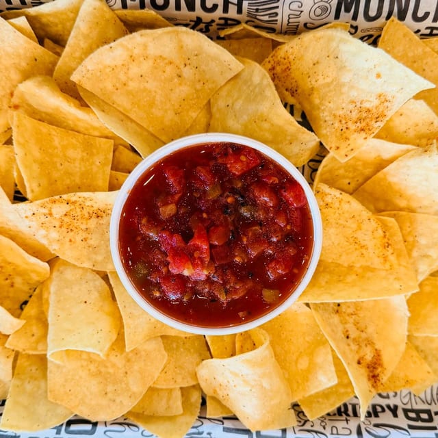 Salsa Rojo & Chips (Sharable).